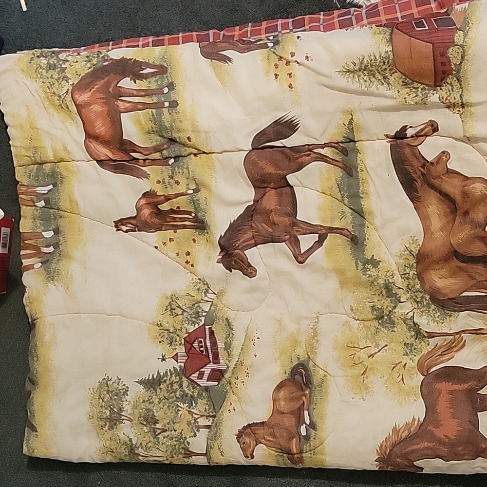 Twin size horse comforter